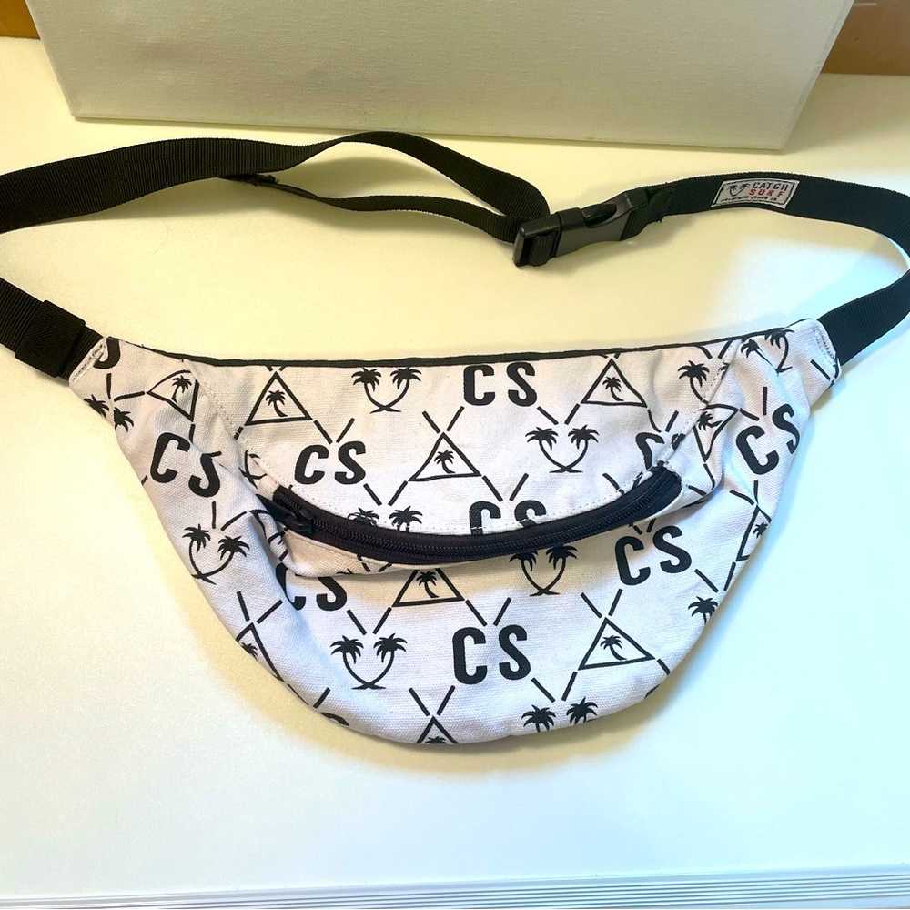 Catch Surf White and Black Palm Trees Fenny Pack Zip up Waist pack Beach Theme